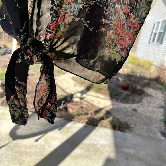 Wet Seal Women's Size M Sheer quarter length sleeve-Neck Black Floral Blouse - Picture 7 of 10
